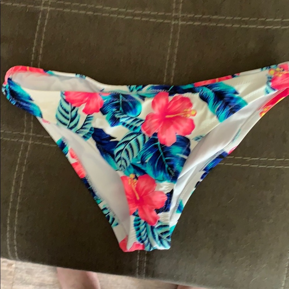 Cheeky swim bottoms